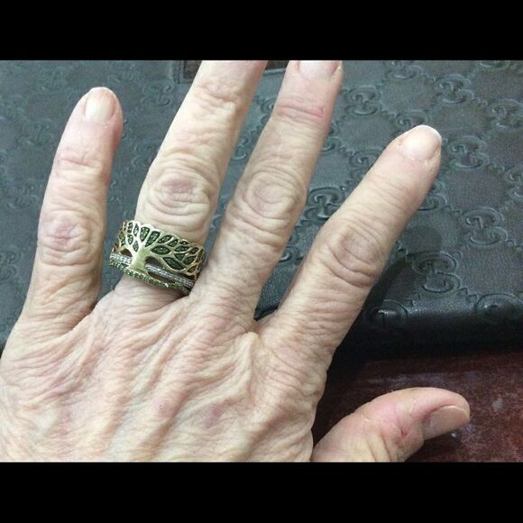 Gorgeous and unique Tree of Life ring . Size 9 .Half ctw green & white diamonds - Picture 8 of 8